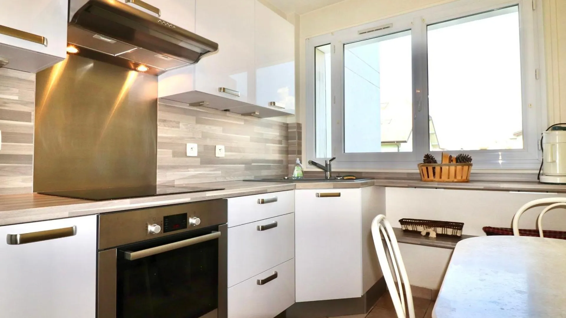 Annecy Centre - F2 Spacieux Avec Balcon, Parking Prive, A 50M Du Lac - 2/3 Pers - Fr-1-432-23 0*,